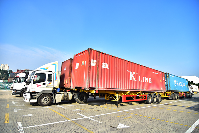 深圳到香港物流公司如何提高服務(wù)？深圳到香港物流-香港物流專線-中港貨運(yùn)物流運(yùn)輸專線-佛山到香港物流專線-一般貿(mào)易進(jìn)出口報(bào)關(guān)代理-倉(cāng)儲(chǔ)配送-深圳市東勝物流有限公司