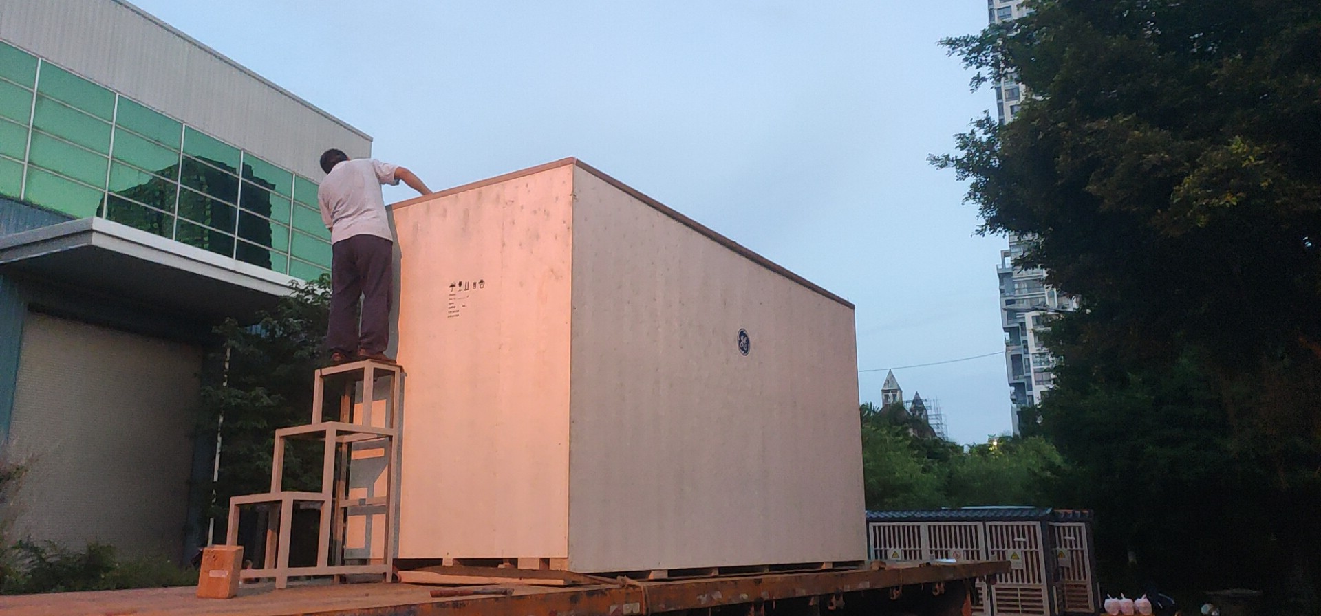 廣州某公司大型變壓器運輸?shù)较愀郯咐?-東勝物流